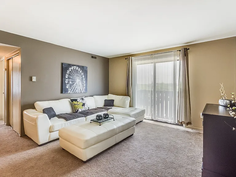 55 Suzanne Dr — Photo 18