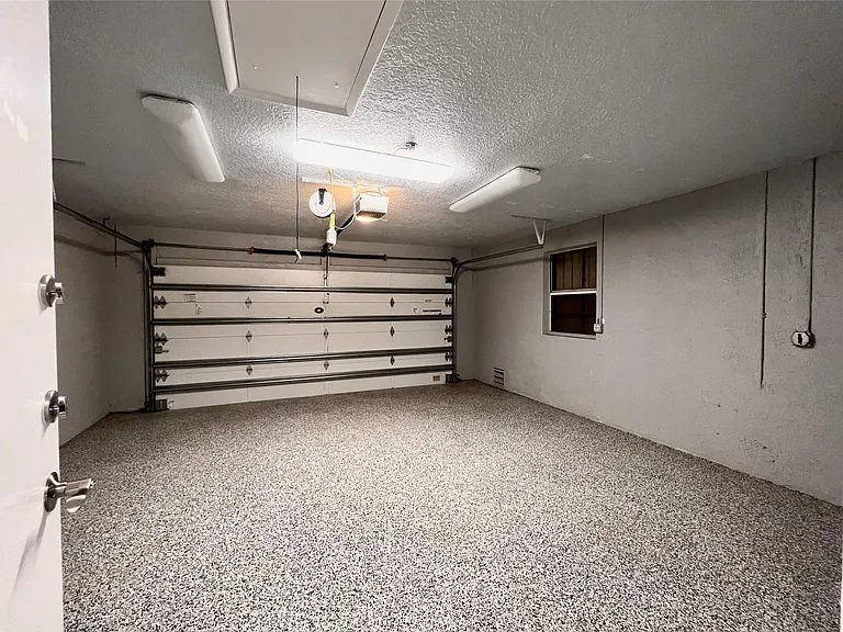 720 Birdie Ct — Photo 17