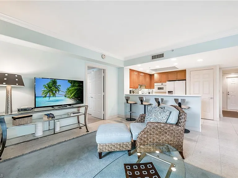 2748 Tiburon Blvd E #C-301 — Photo 10