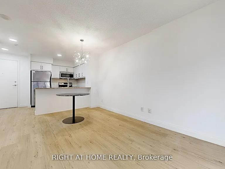 27 Rean Dr #605 — Photo 2