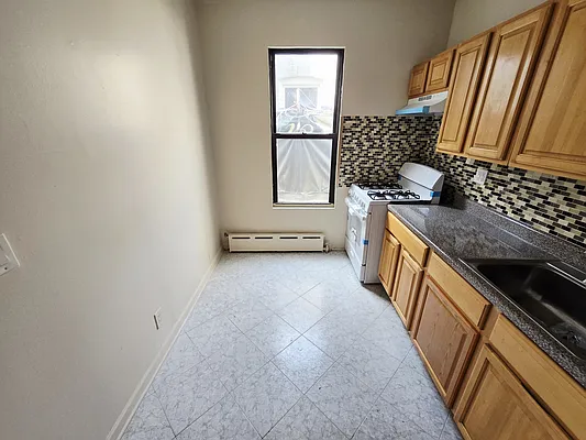 Rented by Voro Purple LLC | media 16