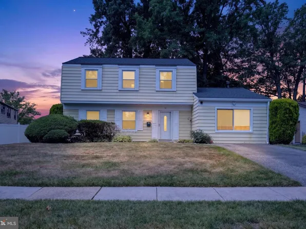 36 Neptune Ln, Willingboro, NJ 08046