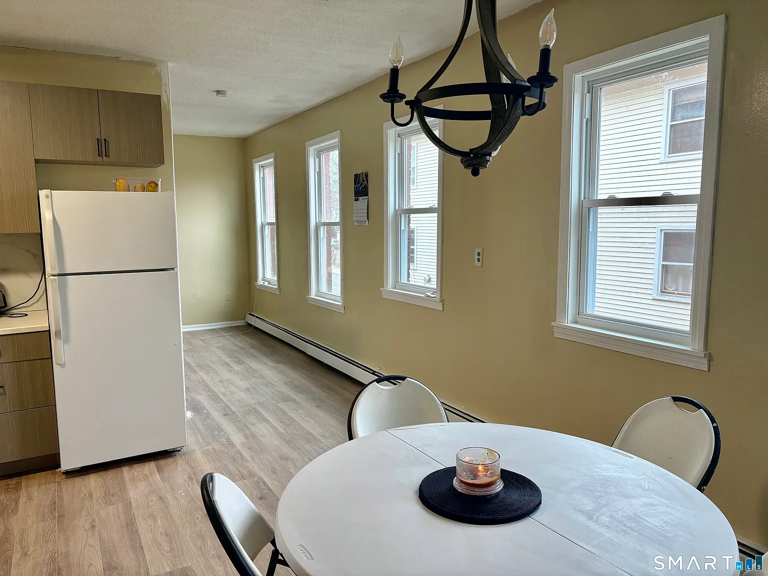 3 bed, 1.0 bath, 1169 sqft, $2,100 — Photo 3