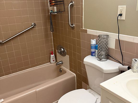 5th image of 14 Pearl St APT 2