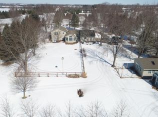 N79W34955 Petersen Rd, Oconomowoc, WI 53066