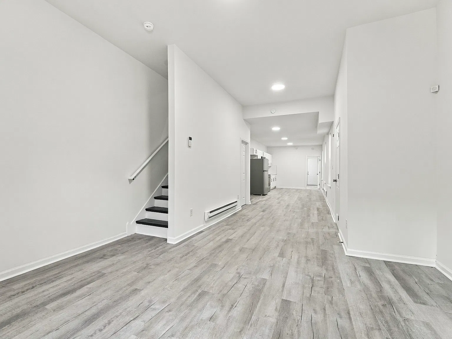 5 bed, 1.5 bath, 1496 sqft, $2,553 — Photo 3