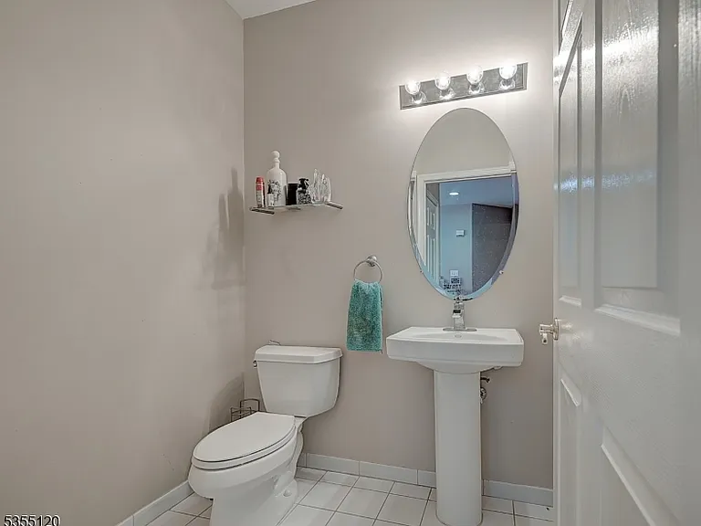 408 Kensington Ln — Photo 14