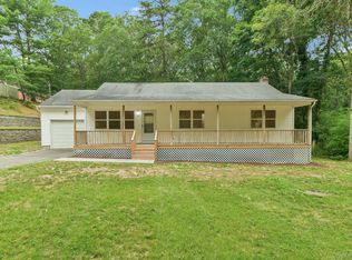 22 Red Maple Road, Ridge, NY 11961