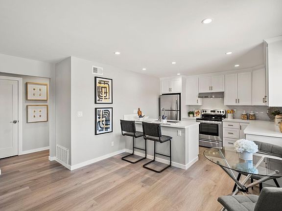 5th image of 921 Ponselle Ln APT 1