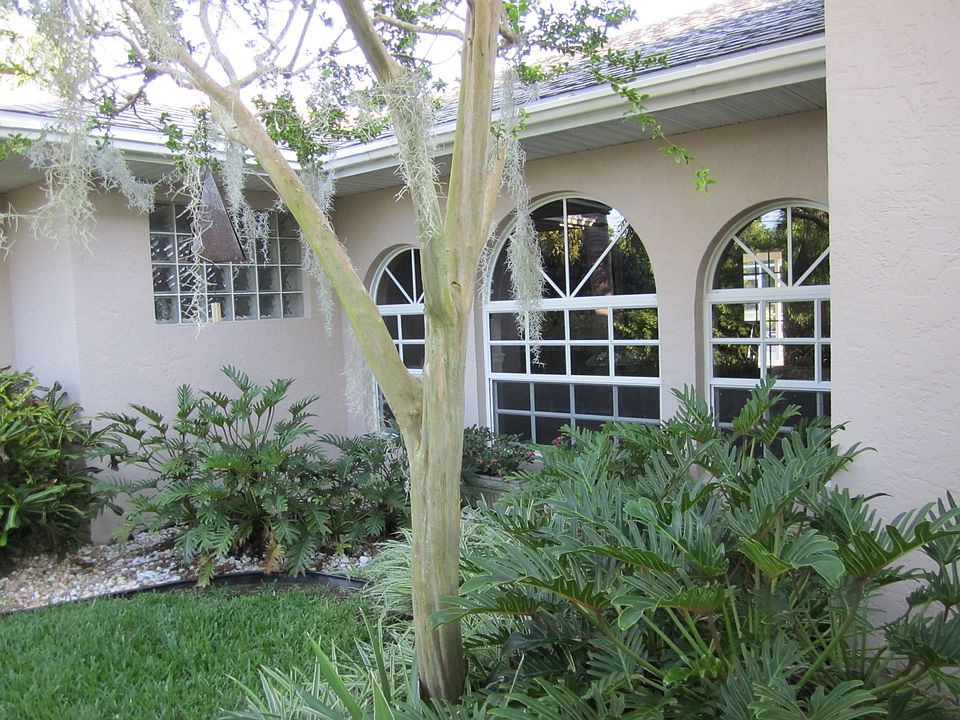 Gulf access with dock, pool,