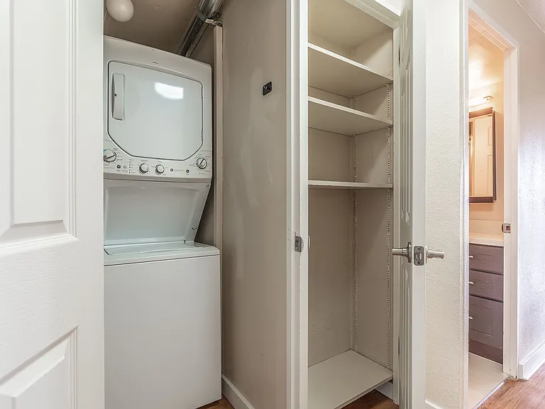 727 Bellevue Ave E — Photo 13