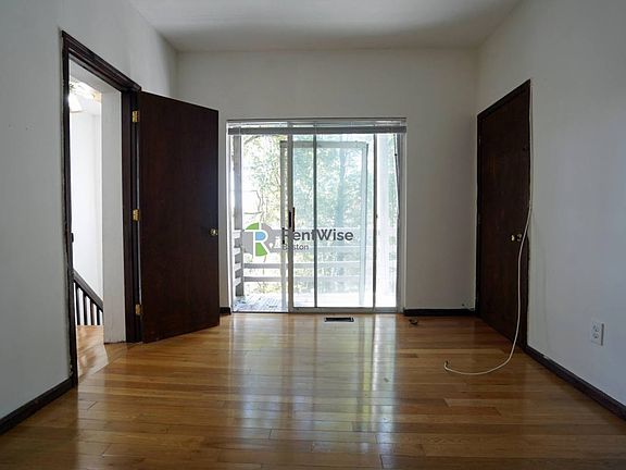 4th image of 89 Sheridan St