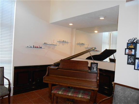 5th image of 12110 Sturdivant St