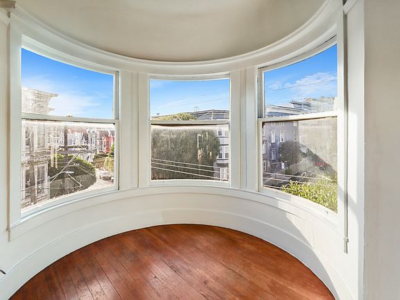 2nd image of 899 Oak St APT 8