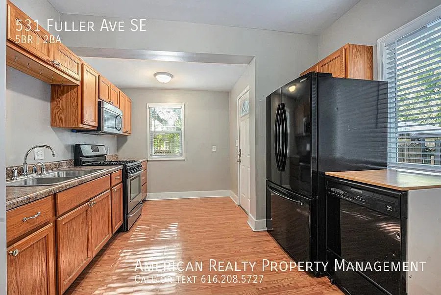 5 bed, 2058 sqft, $2,600 — Photo 4