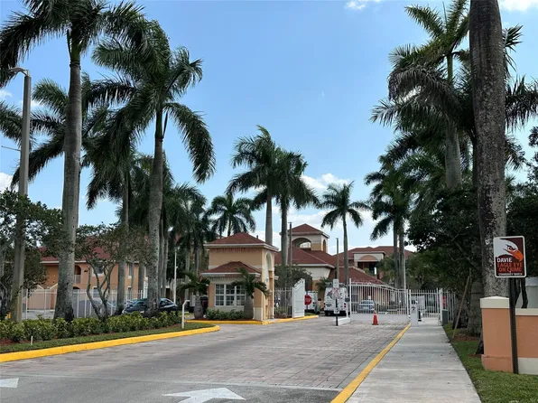 6900 SW 39th Street #112K, Davie, FL 33314