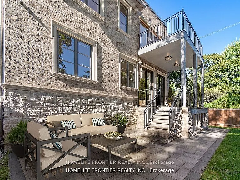 8 Vesta Dr — Photo 37
