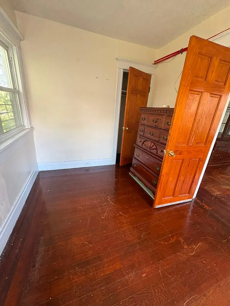 4 bed, 1.0 bath, $3,500 — Photo 4