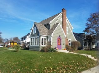 3216 Meadow Ln, Manitowoc, WI 54220