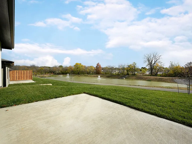 100 & 102 Amberwood Ct — Photo 22
