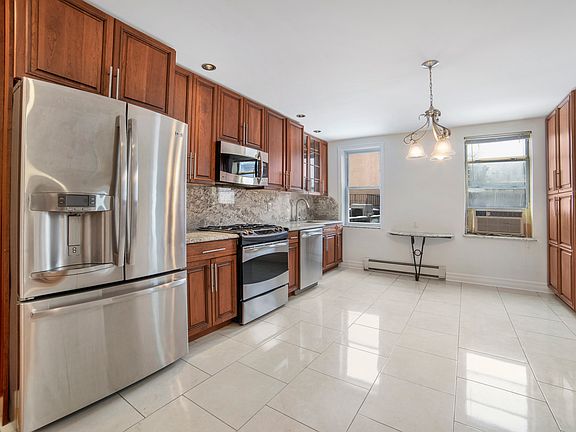 4th image of 300 Court St #2A