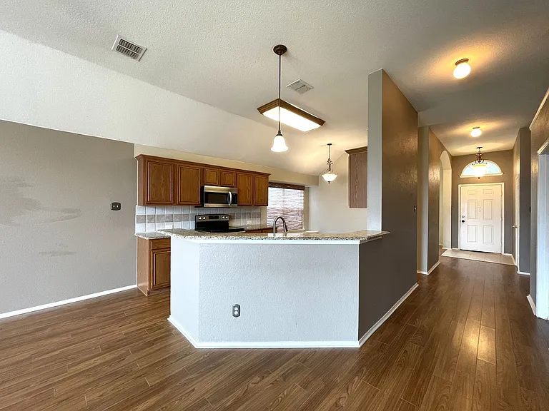 6000 White Pine Dr — Photo 5