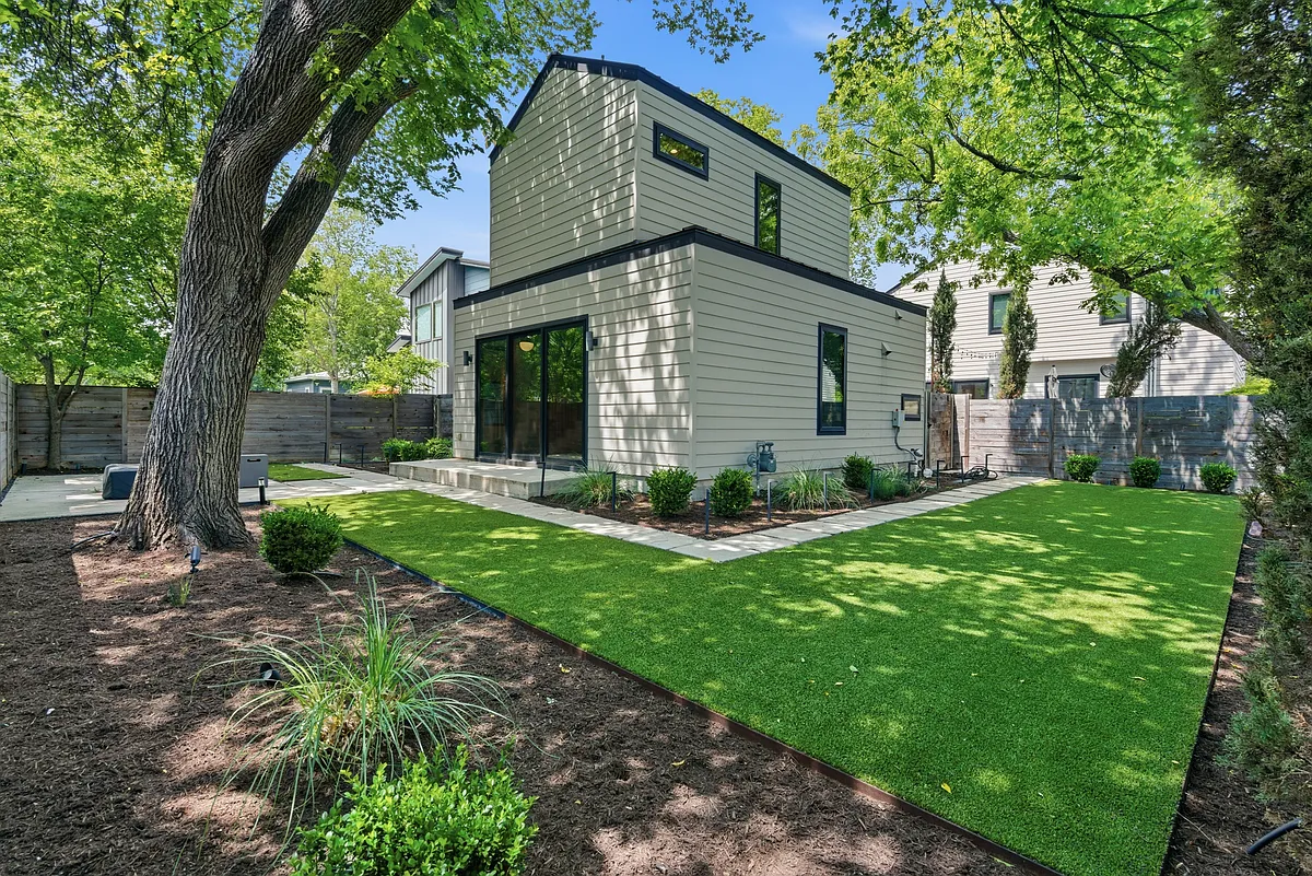 Building Photo - 1309 Justin Ln #2