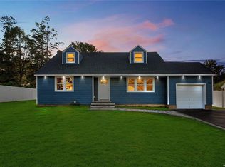 27 Larry Dr, Commack, NY 11725