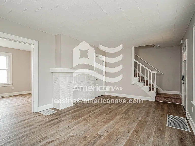 1389041_002_living_room_3.jpg