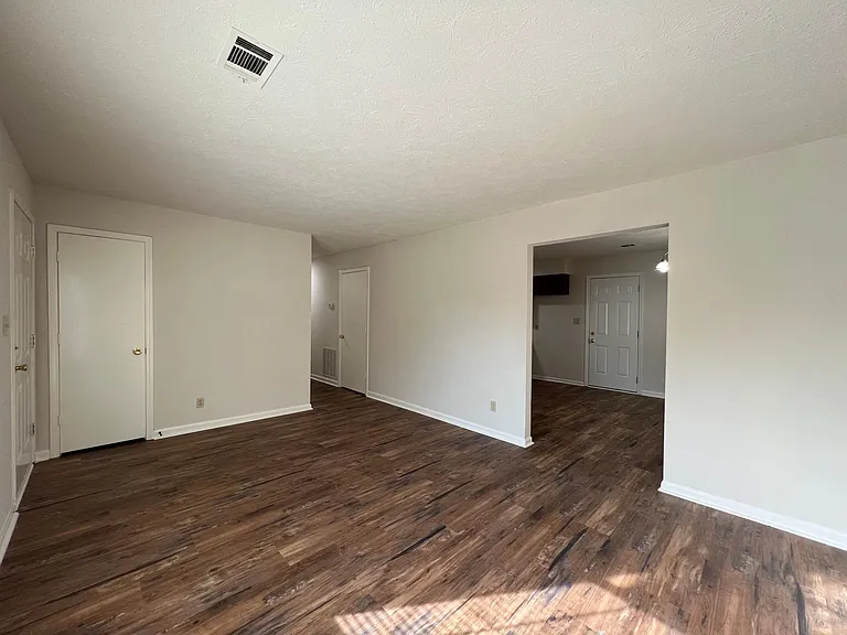 16 Traylor St — Photo 4