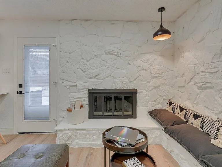 6048 Holiday Ln — Photo 9