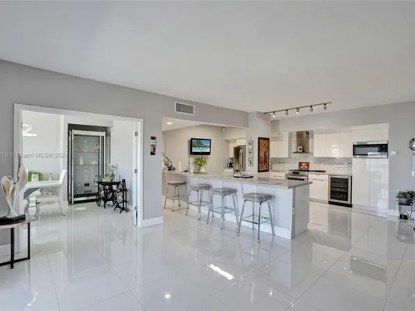 4200 Hillcrest Dr #1016-1018, Hollywood, FL 33021