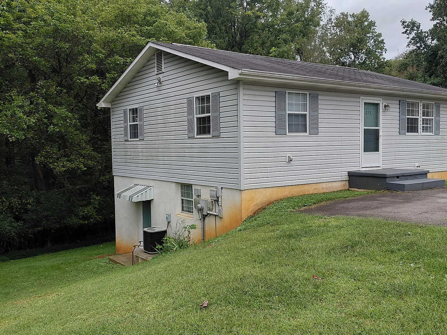2 bed, 1.5 bath, 999 sqft, $1,150 — Photo 2