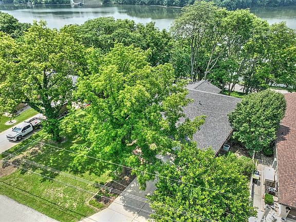 2nd image of 3045 Lake Bluff Dr