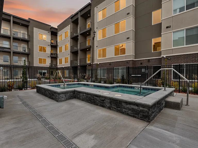 Riverwalk Apartments — Photo 6