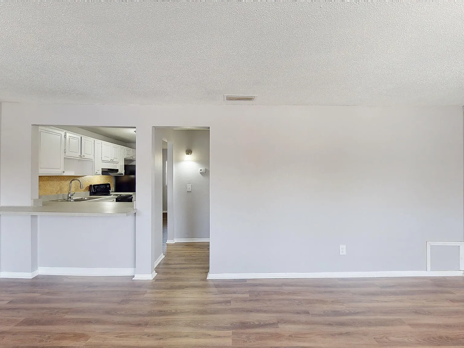 Lakeland Manor Apartment Homes — Photo 3