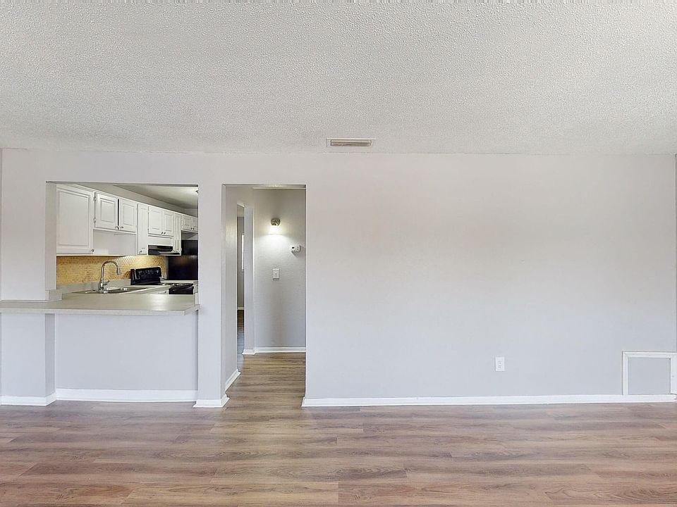 Living Room (1 Bedroom)