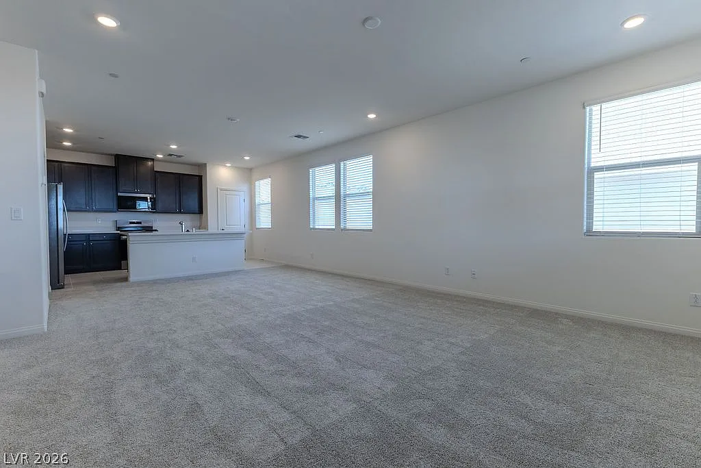 4 bed, 2.5 bath, 1947 sqft, $2,700 — Photo 4