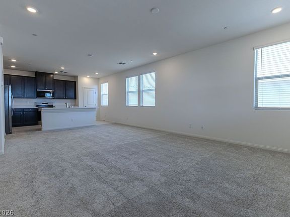 4th image of 100 Hornbeck Ln