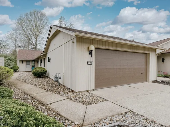 22156 Meadowsouth Ct, Strongsville, OH 44149