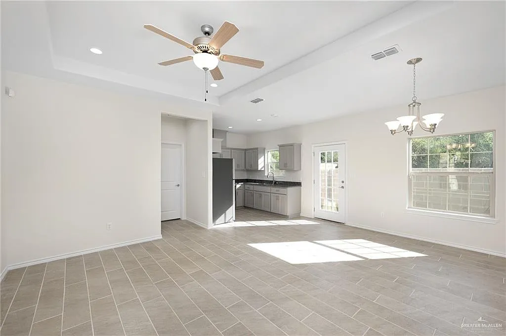 3 bed, 2.0 bath, 1250 sqft, $1,225 — Photo 4