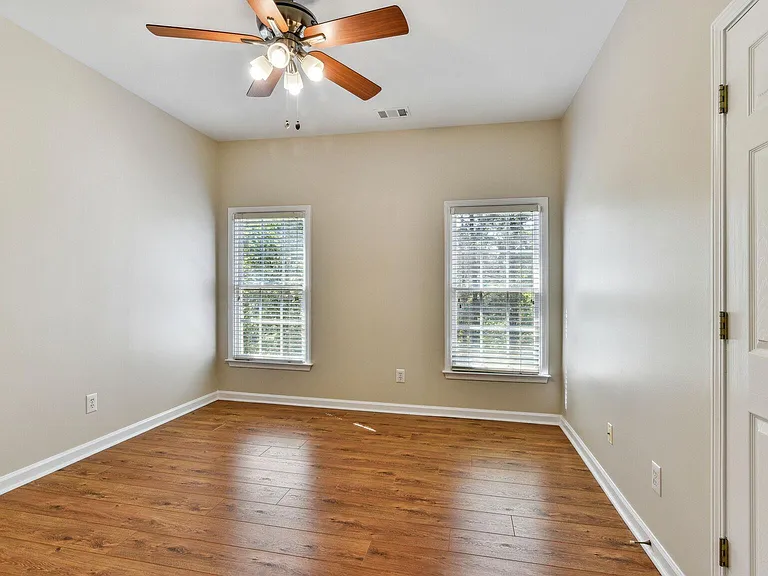 330 Winherst Ln — Photo 16