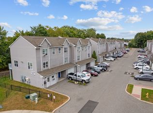 Chestnut Townhomes, Danbury, CT 06810