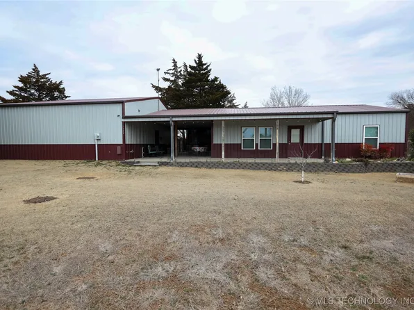 320 Five Lakes Dr, Sulphur, OK 73086