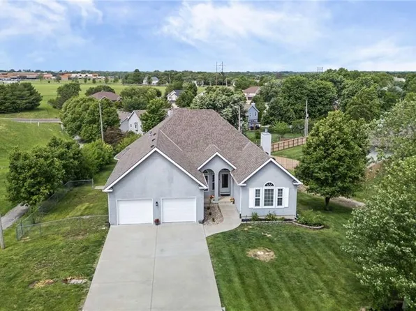 17603 157th St, Basehor, KS 66007