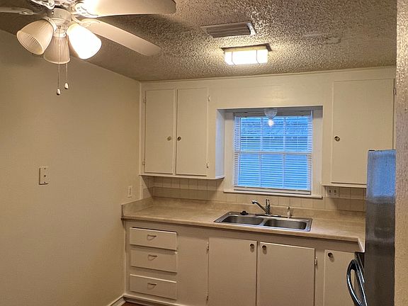 3rd image of 4113 Cordell St