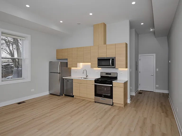 2158 W 18th St #1 — Photo 8