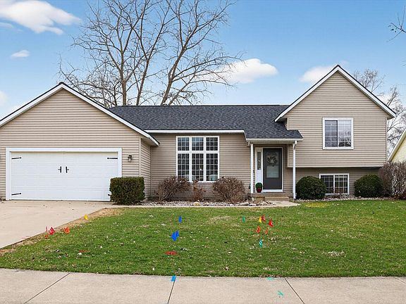 2nd image of 826 Meadow Dr