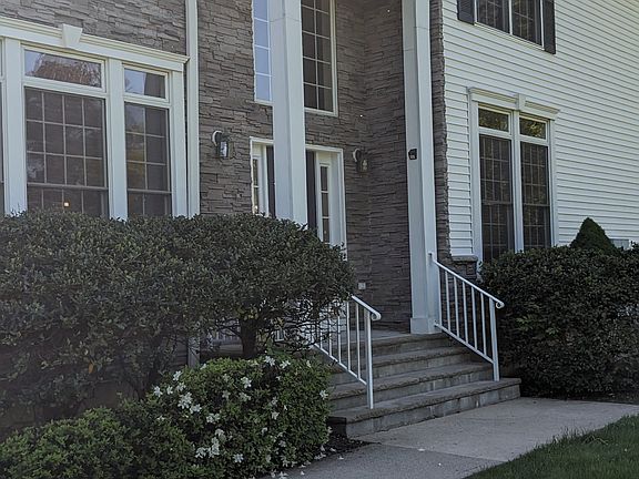 2nd image of 14 Bovensiepen Ct