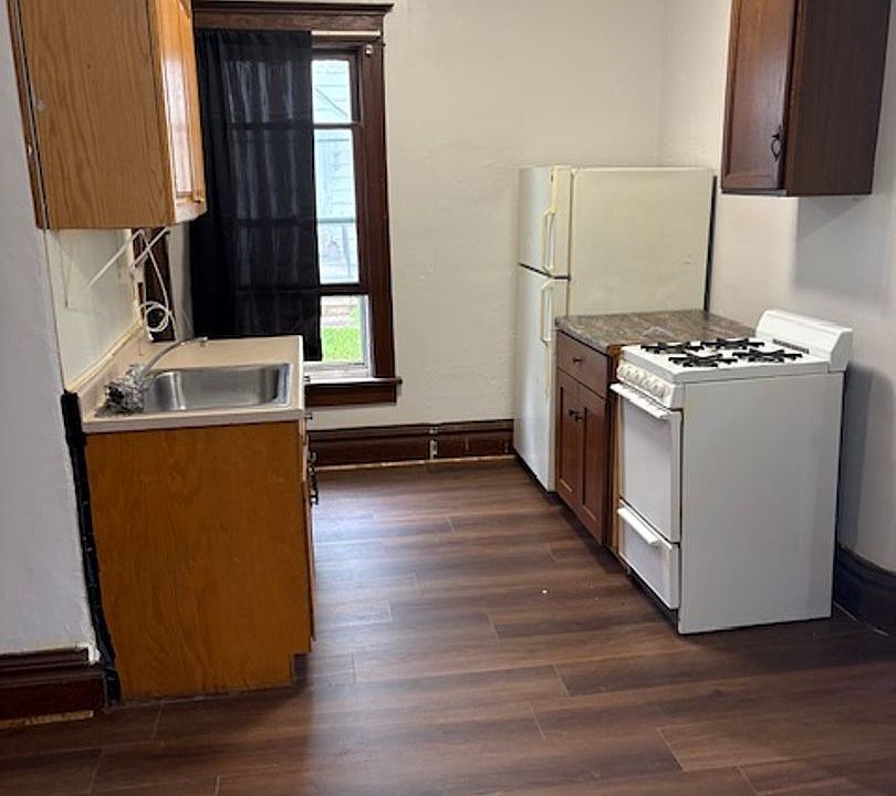 1st image of 903 Randolph St